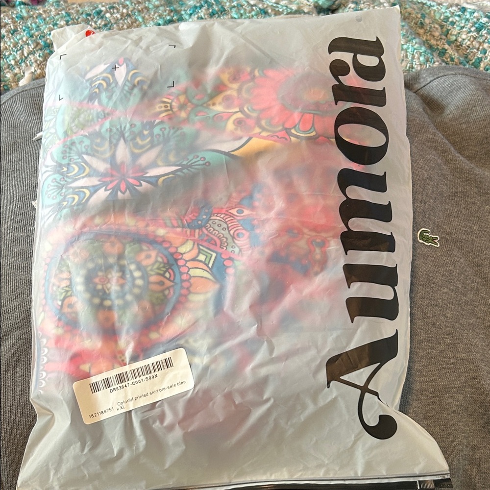 Colorful Geometric Patterned Top - Picture 8 of 8